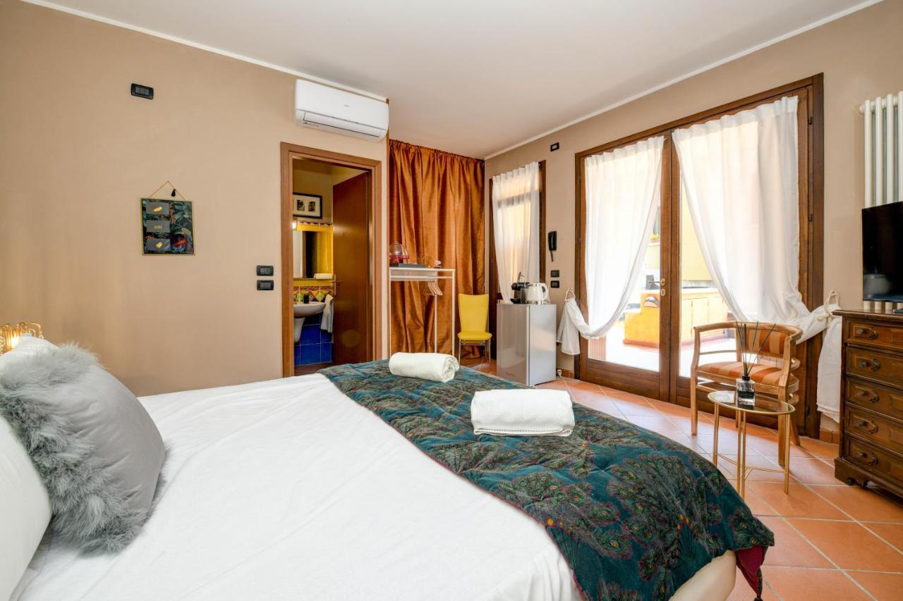 Prestige Rooms Сірміоне Екстер'єр фото